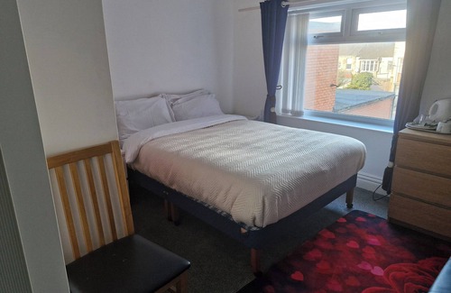North Shore Hotel | Cosy Ensuite Double Room