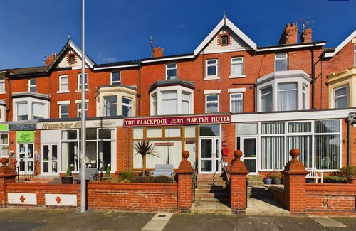 North Shore Hotel | Cosy Ensuite Double Room