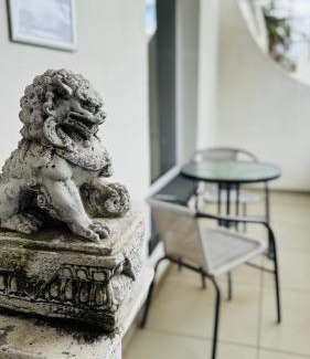 Strand House | Cosy Family 2-Bedroom Cottage with Braai, Fireplace, Kitchen near Strand Beach