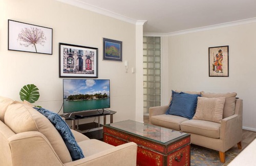 Lilyfield Apartment | Cosy Family Apartment with Parking and Balconies