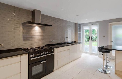 Old Windsor House | Cosy Family Home In Windsor, Close To Legoland
