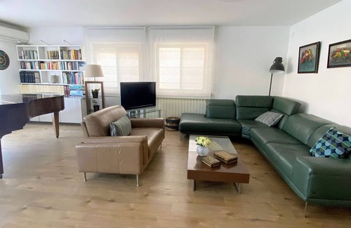 Meqor Hayyim Apartment | Cosy family penthouse with 2 large terraces