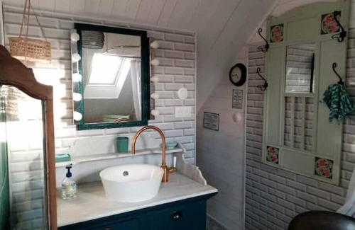 Pouldouran House | Cosy fisherman's cottage with a view on the river, 10 mns away from the beach.