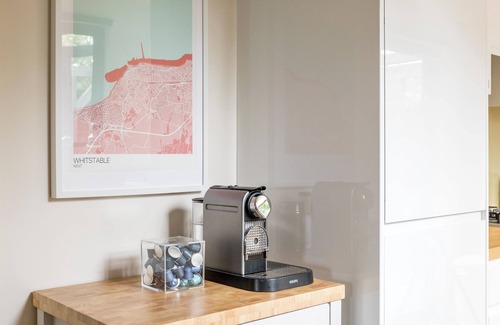 Whitstable House | Cosy Fisherman’s Cottage, minutes from High Street, Harbour & Beach