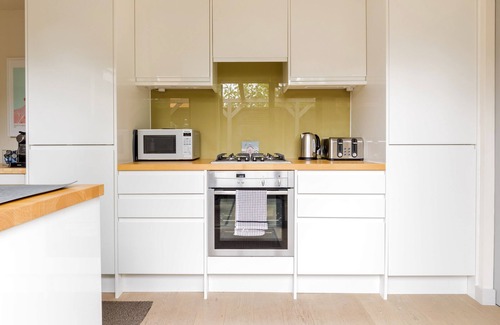 Whitstable House | Cosy Fisherman’s Cottage, minutes from High Street, Harbour & Beach