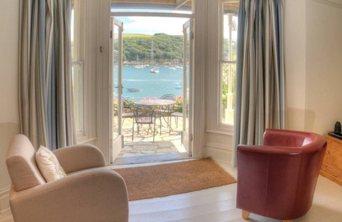 Fowey Apartment | Cosy Flat for two with stunning estuary views