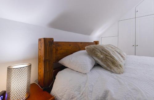 Walpole Apartment | Cosy Flat In London