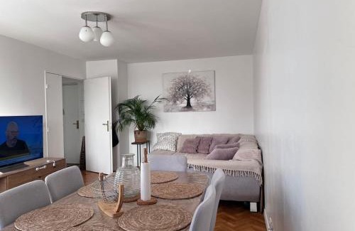 Villiers-sur-Marne Apartment | Cosy Flat - Villiers City Center - RER A & E - between Paris & Disney
