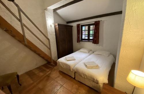 Prayssac House | Cosy former bakery house with communal swimming pool
