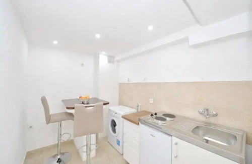 Muo Apartment | Cosy frontline apartment,sea access at your door step