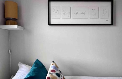 Frome House | Cosy Georgian Cottage - Parking - Central Frome