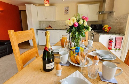 Woolland Apartment | Cosy Ground-Floor Barn Stay with Indoor Pool – Byre at The Victorian Barn Dorset