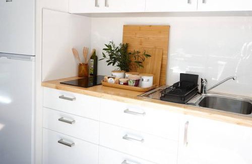 Ocean Shores Apartment | Cosy hillside studio