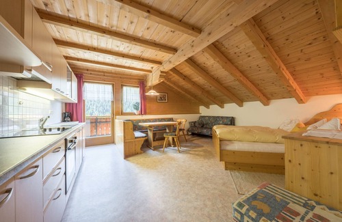 San Leonardo in Passiria Apartment | Cosy Holiday Apartment "Haus Hubertus - 6" with Mountain View & Wi-Fi