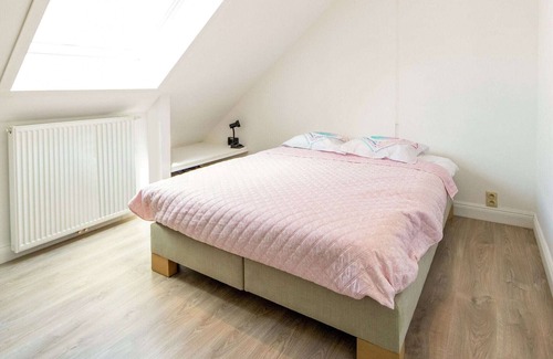Vogelzang House | Cosy Holiday Home in Oostende with Terrace