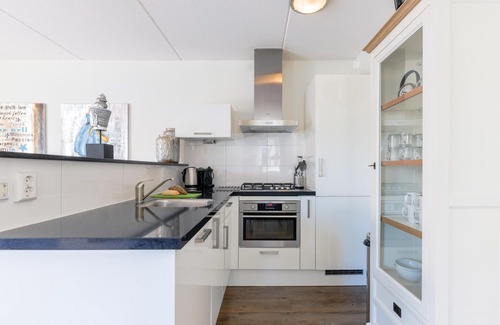 Municipality of Uitgeest Apartment | Cosy holiday home with jetty