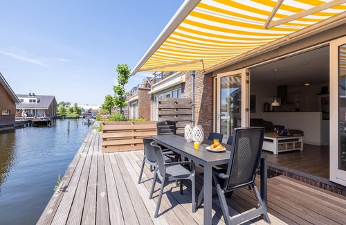 Municipality of Uitgeest Apartment | Cosy holiday home with jetty