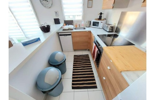 Cergy-Pontoise Apartment | Cosy Home 1, Cergy Le Haut, 30 minutes from Paris
