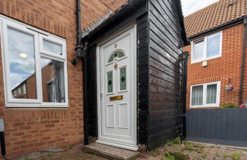 Custom House Apartment | Cosy Home By Excel Centre & City Airport