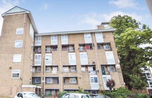 Coldharbour Apartment | Cosy Home for 6 by Brixton Station