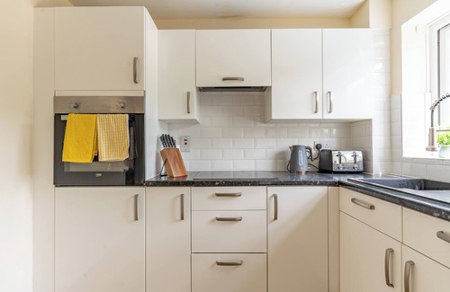 London Borough of Ealing House | Cosy Home For Leisure/Relocation/Contractors
