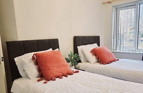 Birmingham House | Cosy Home in Birmingham*Near Villa Par* Free Parking