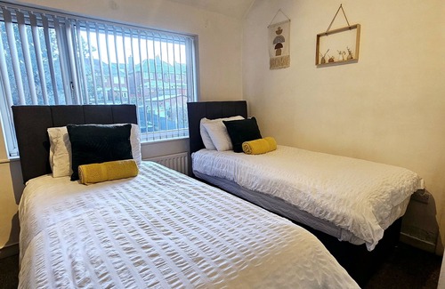 Birmingham House | Cosy Home in Birmingham*Near Villa Par* Free Parking