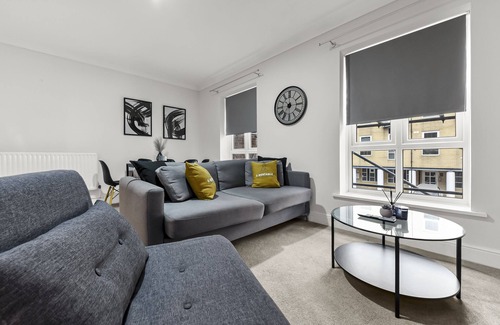 Island Gardens Apartment | Cosy Home in Canary Wharf