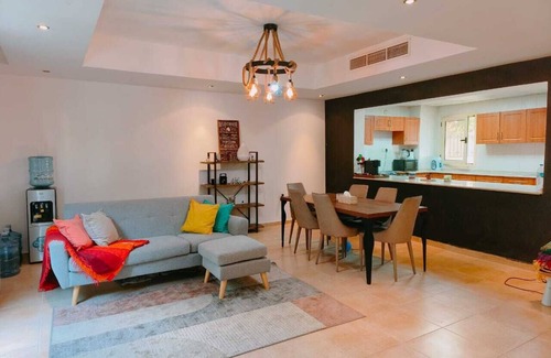 Al Hamra Village House | Cosy Home walking distance to the mall, cinema, bars and much more