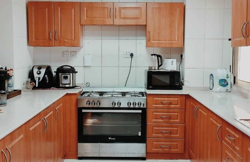 Al Hamra Village House | Cosy Home walking distance to the mall, cinema, bars and much more