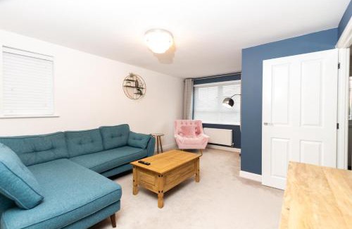 Cottingham Apartment | Cosy Home with Garden in a Picturesque Village