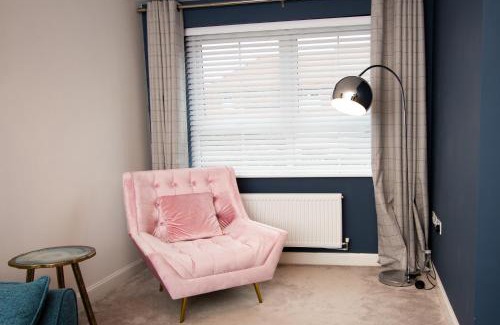 Cottingham Apartment | Cosy Home with Garden in a Picturesque Village