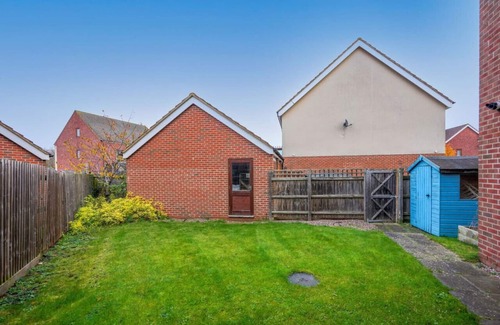 Newport Pagnell House | Cosy House - Free Parking, Fast Wifi & SmartTV