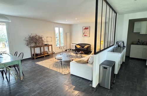 Lourmarin Villa | Cosy house with large swimming pool, 3 minutes from Lourmarin by car