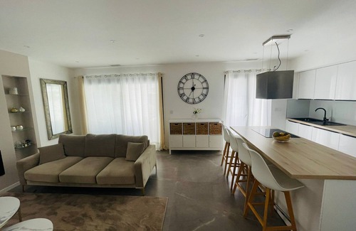 Saussan House | Cosy house with private pool close to beaches.