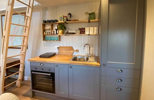 Isle of Jura Cottage | Cosy island cottage retreat for 2 with hot tub & sauna. Isle of Jura