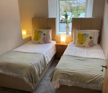 Helensburgh Apartment | Cosy James Street Park 2 bedroom, ground floor apartment, garden