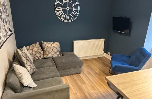 Helensburgh Apartment | Cosy James Street Park 2 bedroom, ground floor apartment, garden