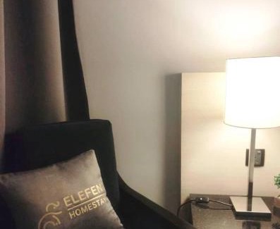 Taman Melaka Raya Apartment | Cosy King The Straits Suite 705 by Elefen Homestay