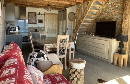 Les Angles Ski Chalet | Cosy lake view chalet