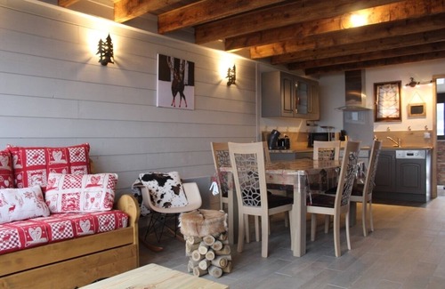 Les Angles Ski Chalet | Cosy lake view chalet