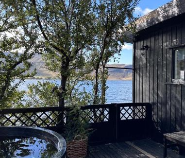 Kjosarhreppur House | Cosy lakeview cabin 45 minutes from Reykjavik