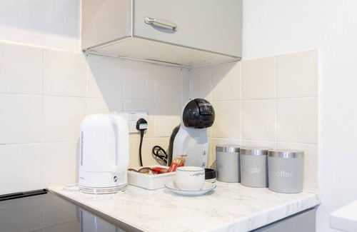 Harehills House | Cosy Large House, FREE Parking, Wifi, Near City Centre