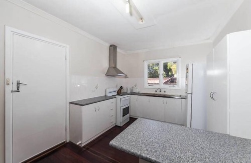 Thornlie House | Cosy Lodge Thornlie - comfort at value price.