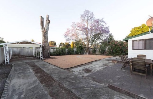Thornlie House | Cosy Lodge Thornlie - comfort at value price.