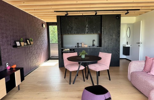 Bohon House | Cosy lodge with panoramic view from bedroom. Private hot-tub. Rest into nature!