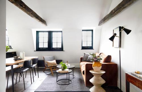 Angel Apartment | Cosy Loft Apartment - minutes from Angel Tube St.