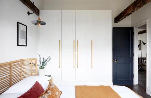 Angel Apartment | Cosy Loft Apartment - minutes from Angel Tube St.