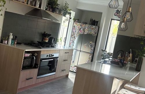 Beechboro House | Cosy Luxe bedroom in Beechboro - 12km from Perth Airport