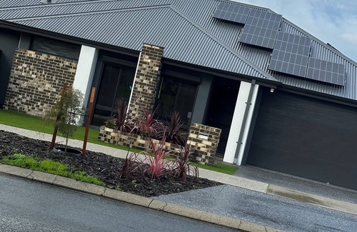 Beechboro House | Cosy Luxe bedroom in Beechboro - 12km from Perth Airport